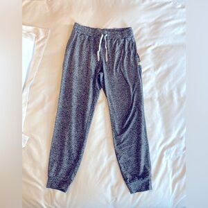 Vuori performance Halo dreamknit joggers small grey
